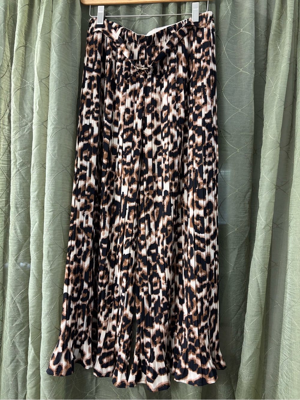 Alice Blue Leopard Print Pleated wide leg flowy pants